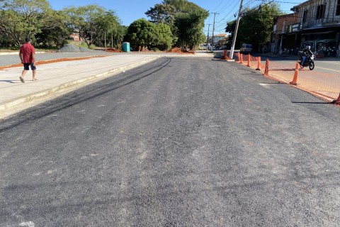 Concretagem de áreas de lazer acelera segunda fase das obras do Parque do Jd. Amanda.