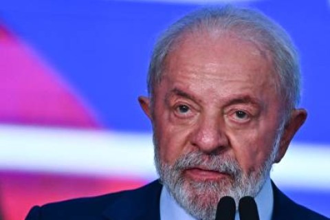 A reação de Lula ao ser aconselhado a decretar intervenção na segurança do Rio .